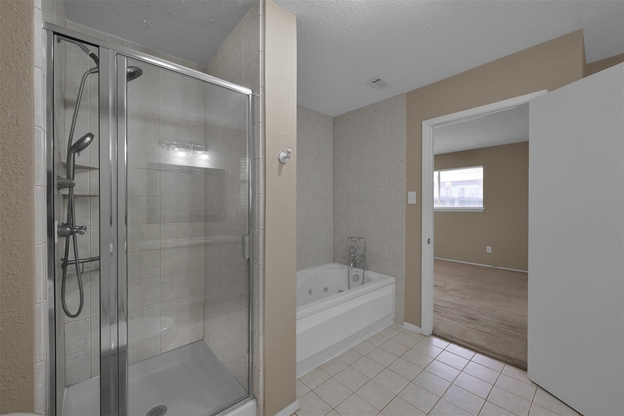 16858 Gleneagle Drive N Property Photo 14