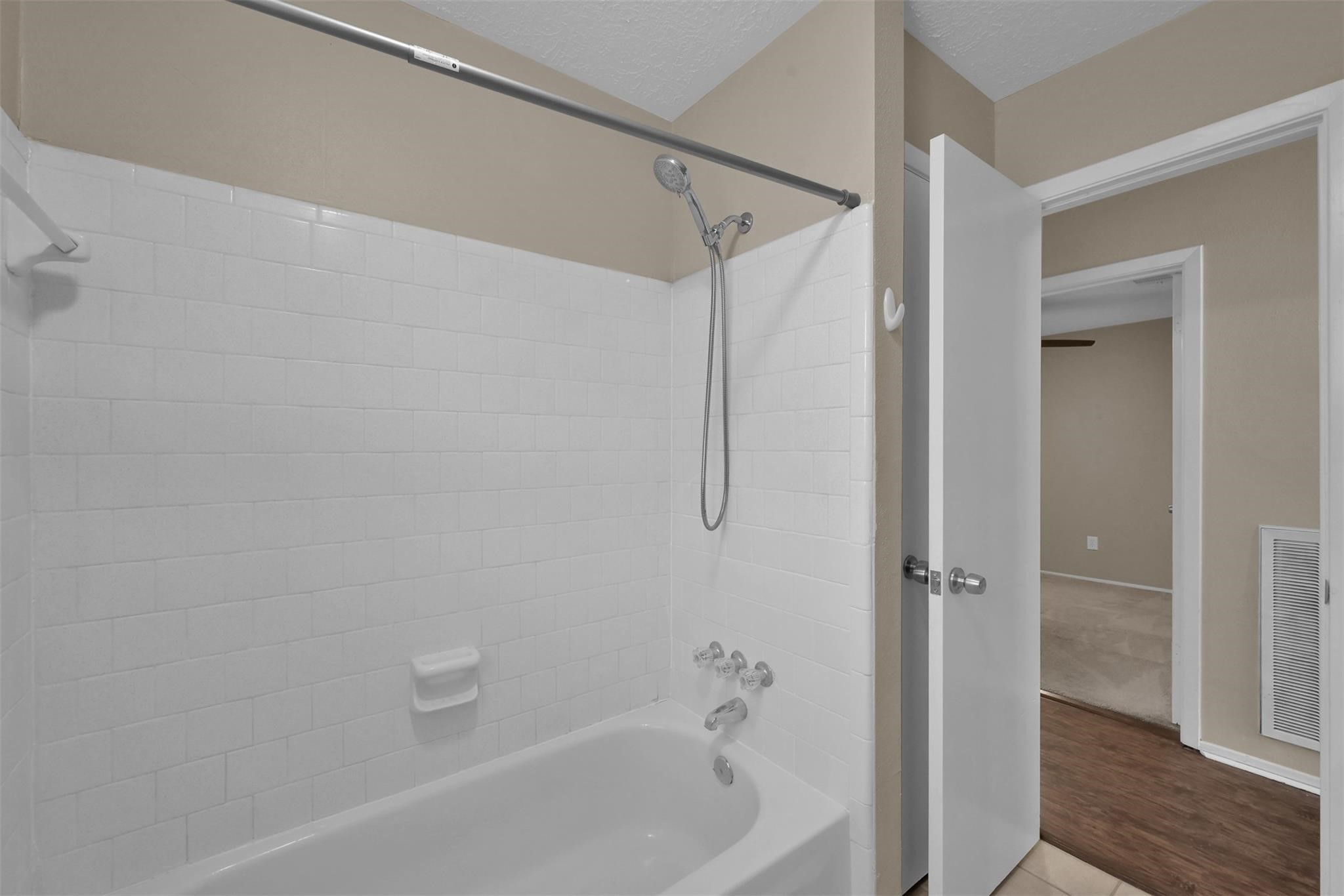 16858 Gleneagle Drive N Property Photo 21