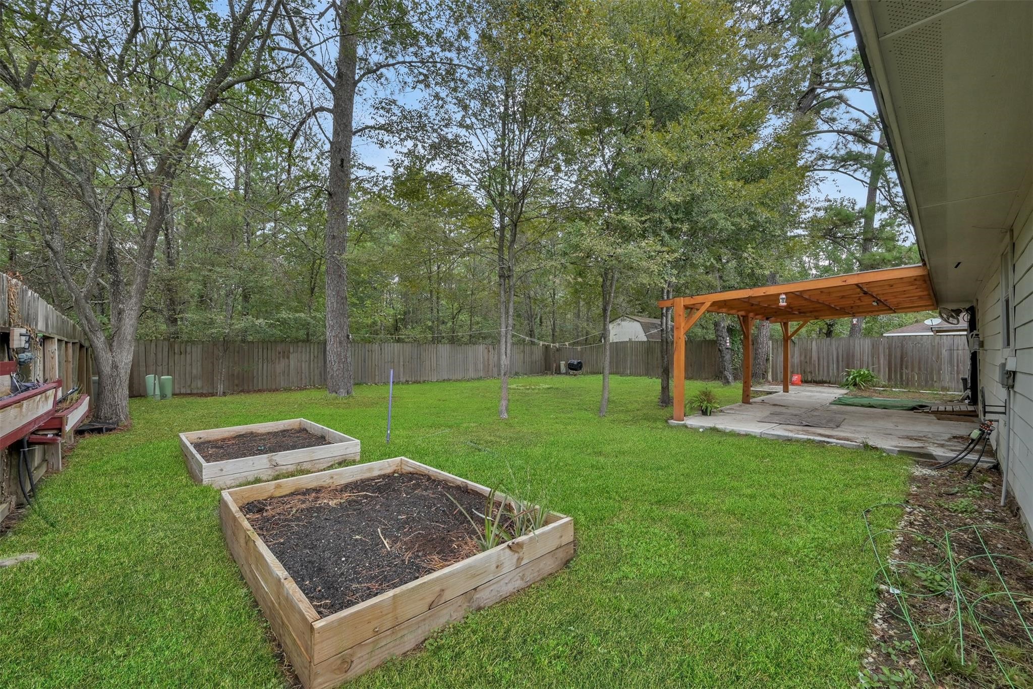 16858 Gleneagle Drive N Property Photo 28