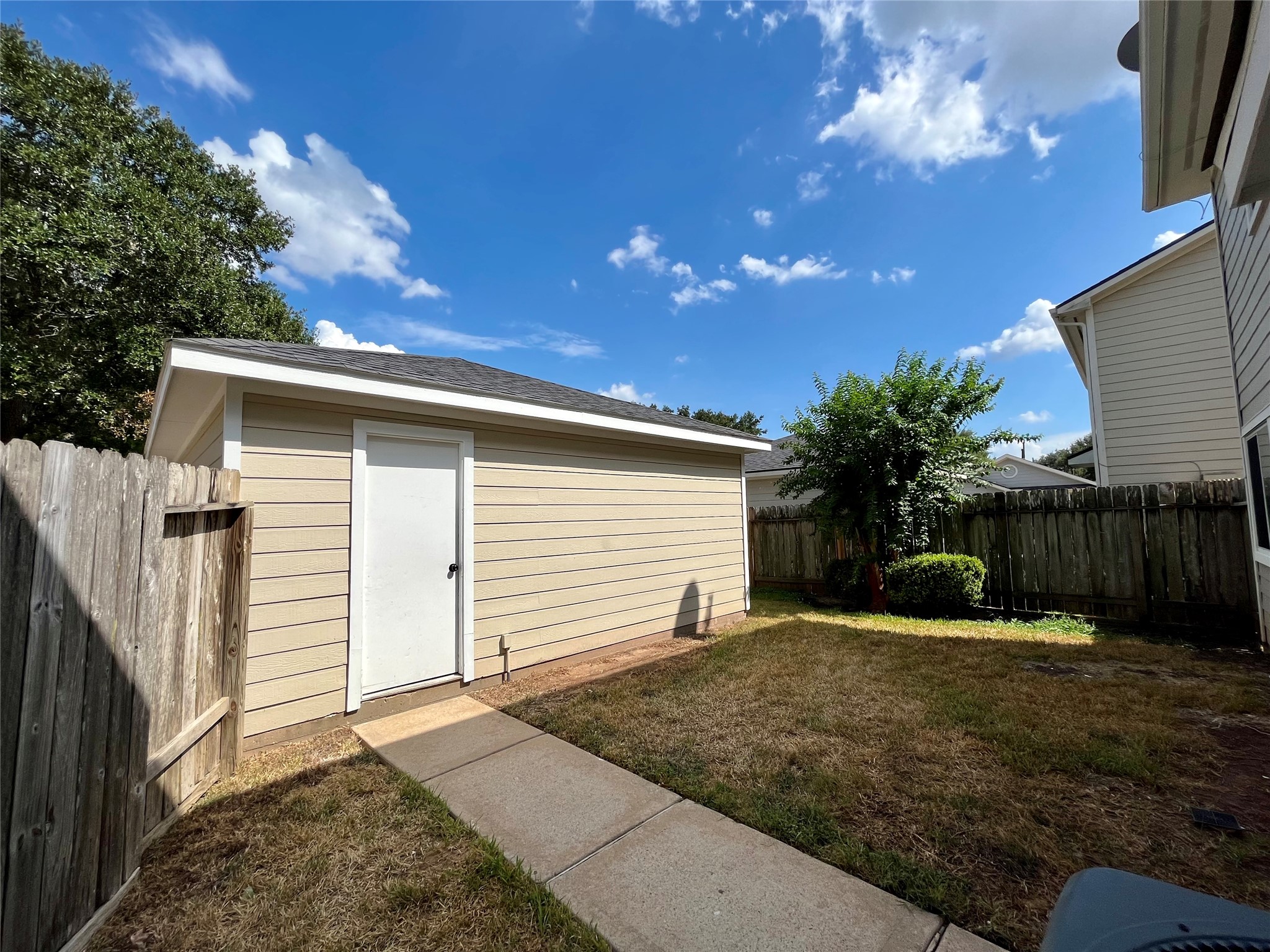 3951 Town Park Lane Property Photo 2