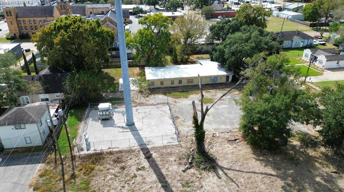 608 Travis Street Property Photo 2