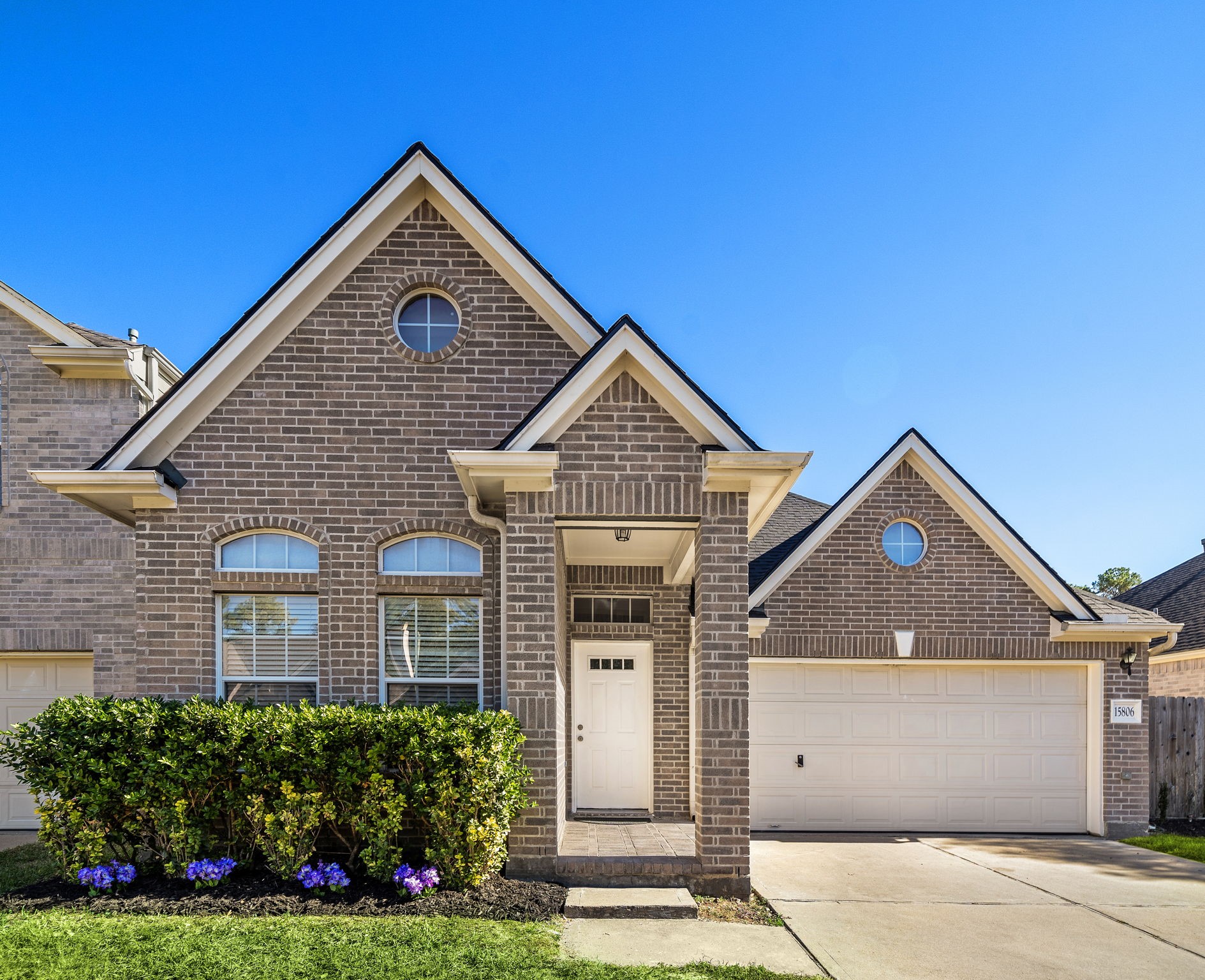 15806 Collinsville Drive Property Photo 1