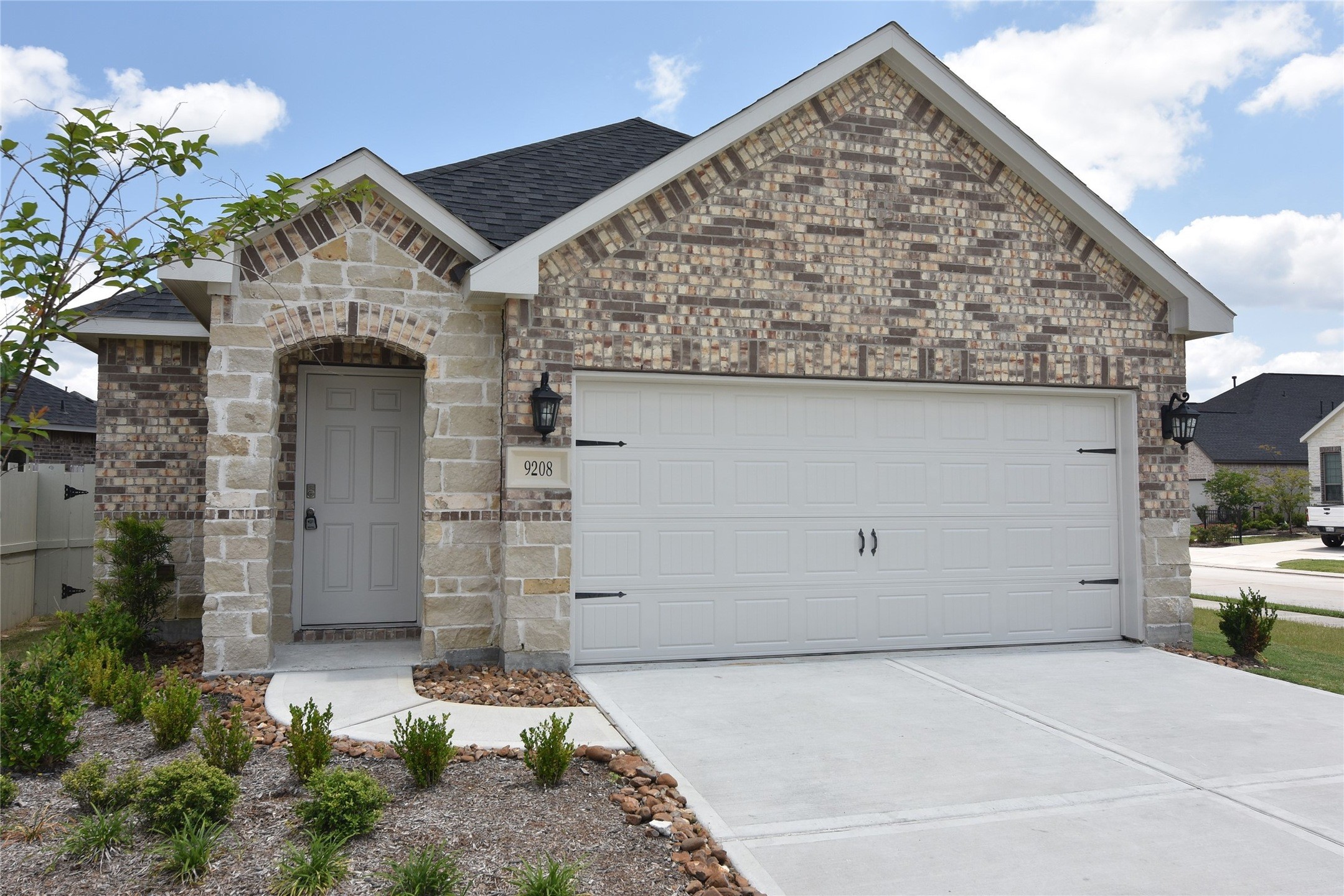 9208 Inland Leather Lane Property Photo 1