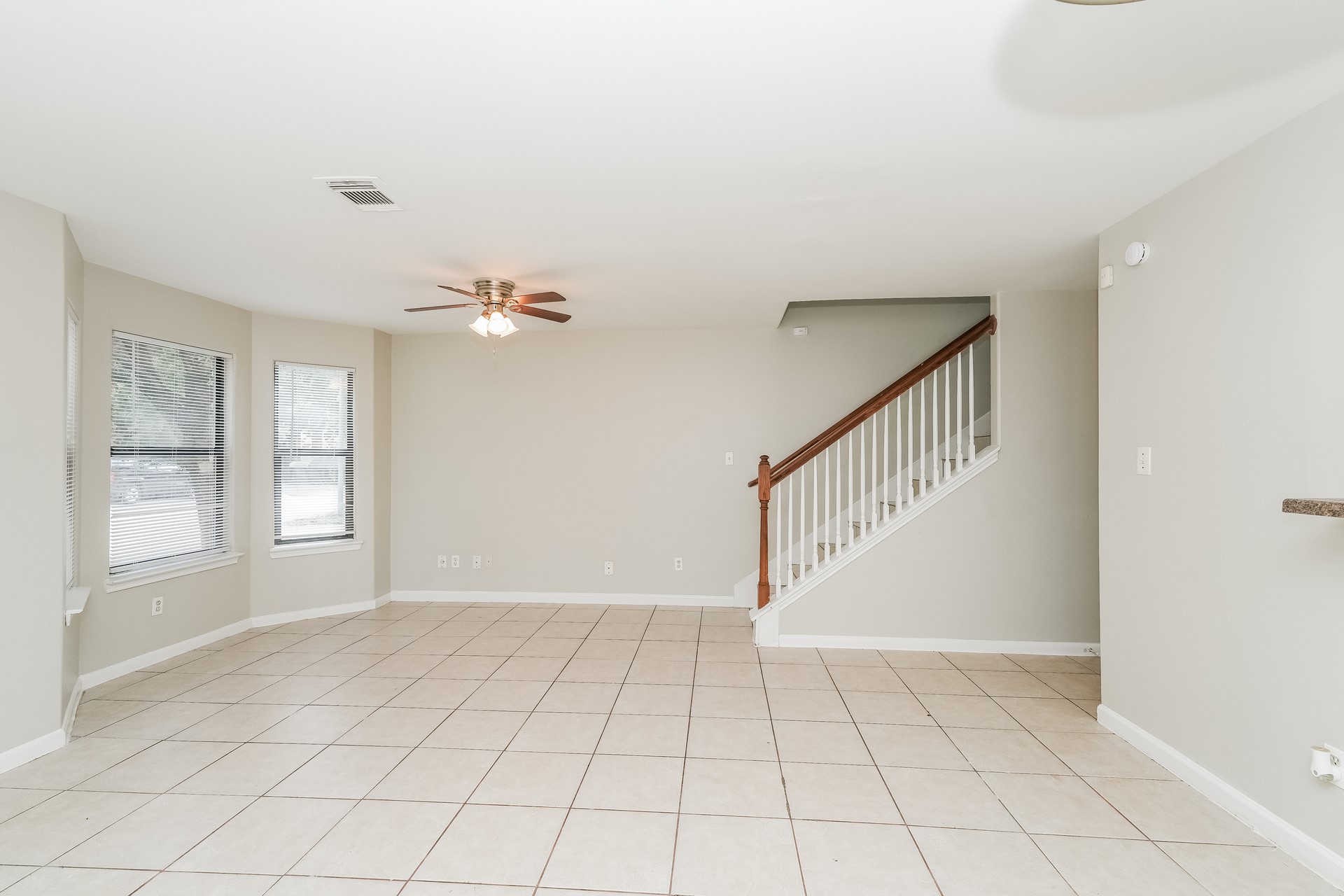 2920 La Estancia Lane Property Photo 2