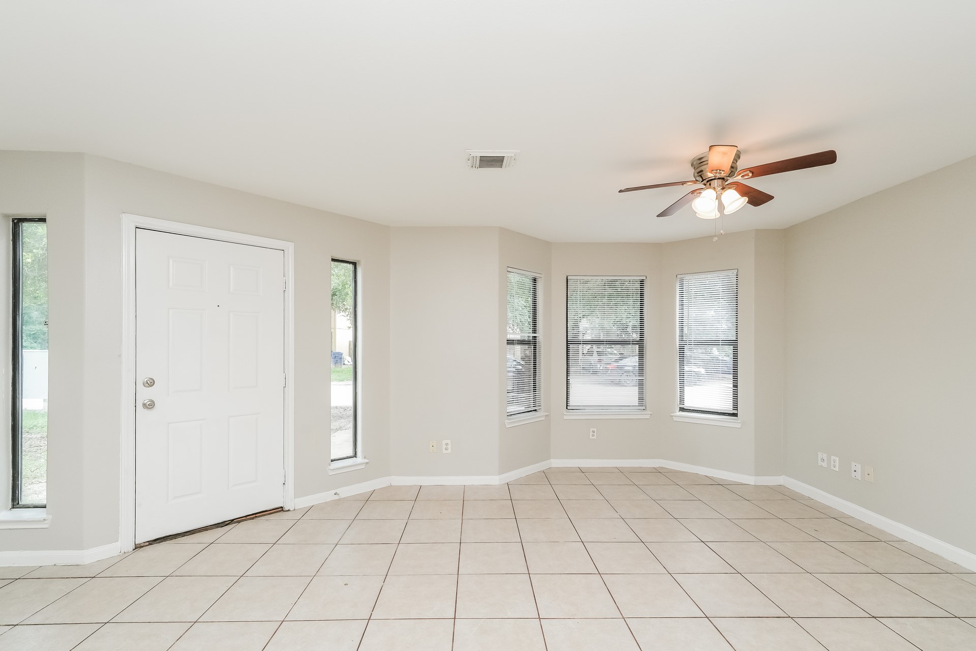 2920 La Estancia Lane Property Photo 4
