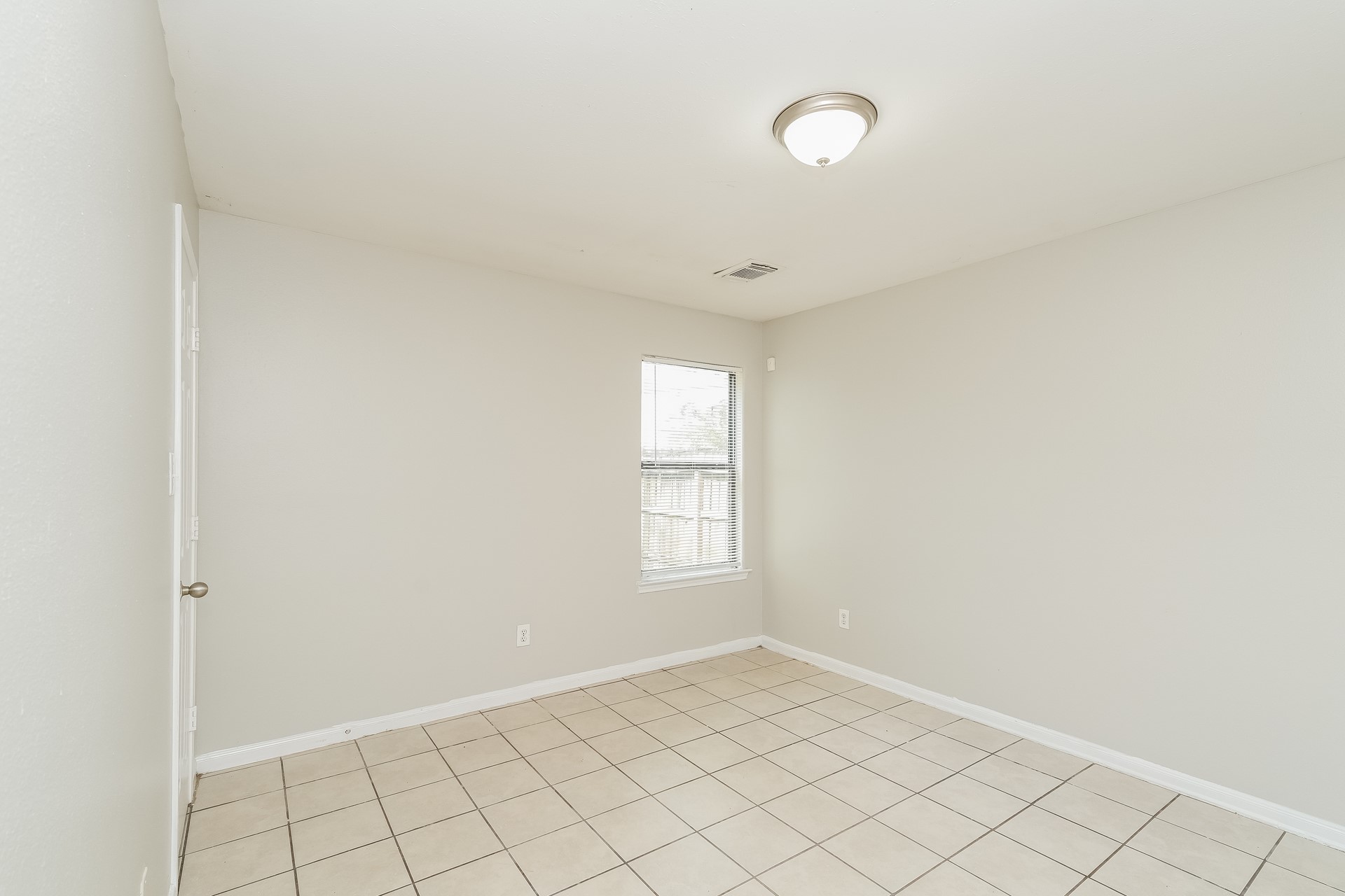 2920 La Estancia Lane Property Photo 9