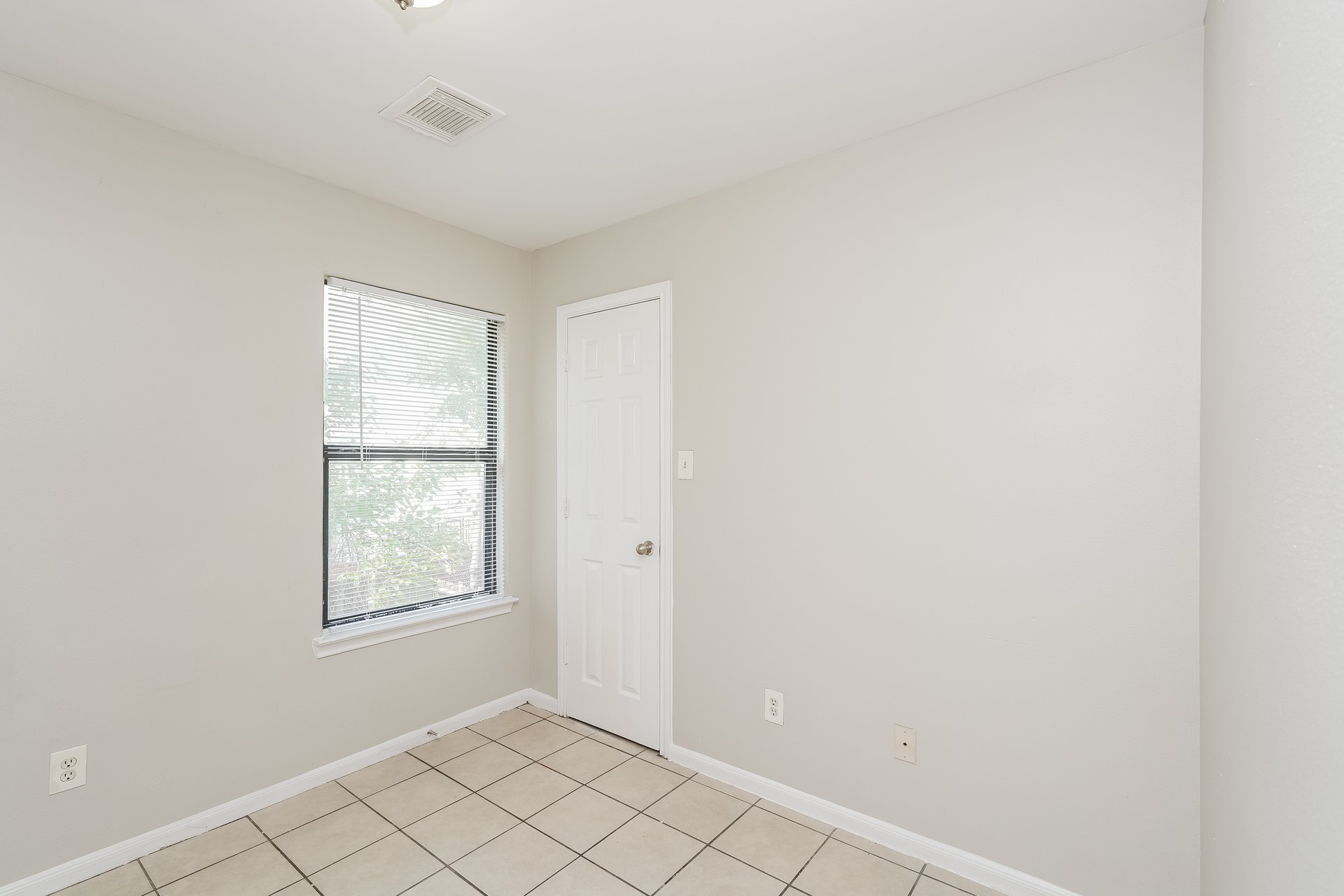 2920 La Estancia Lane Property Photo 12