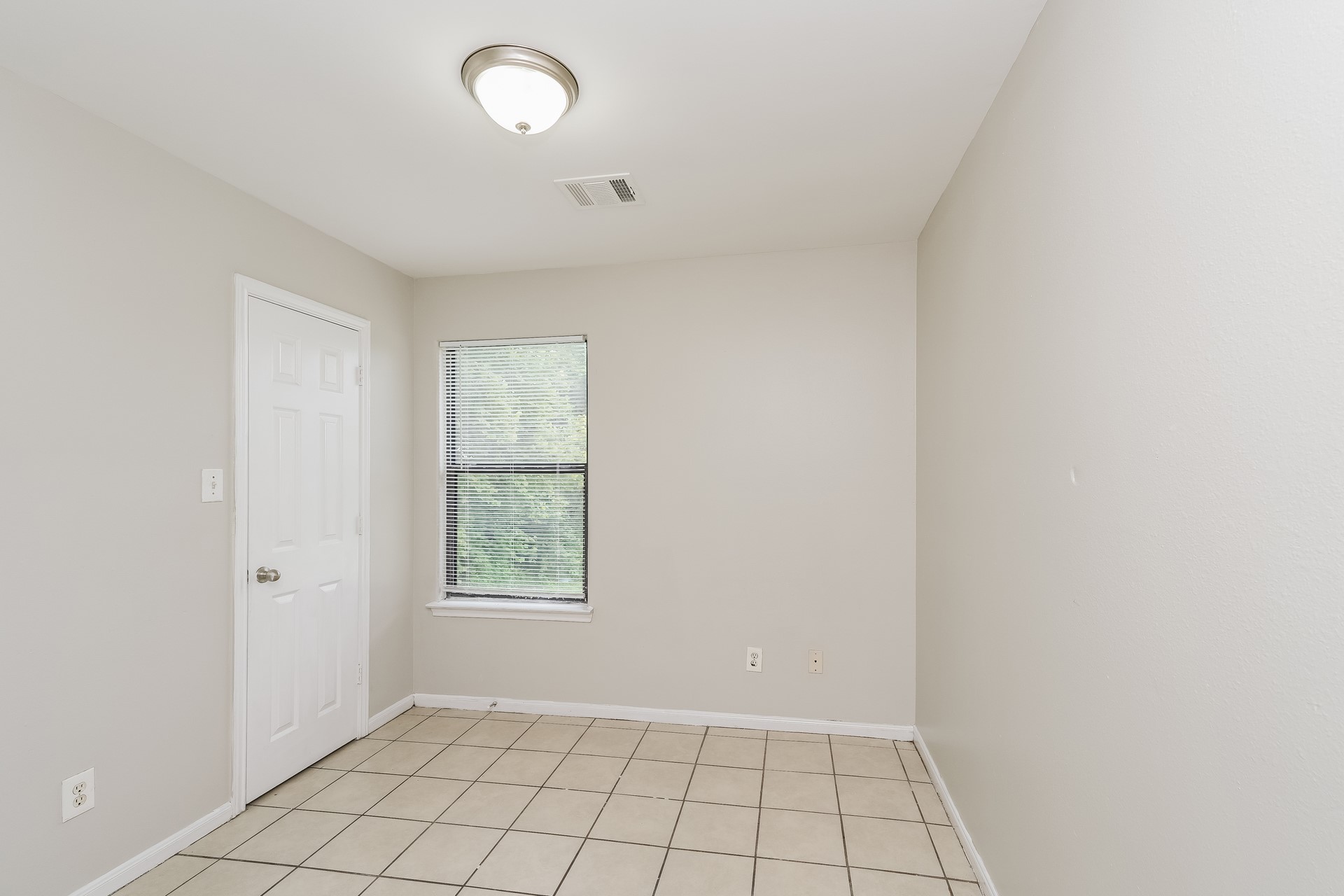2920 La Estancia Lane Property Photo 13