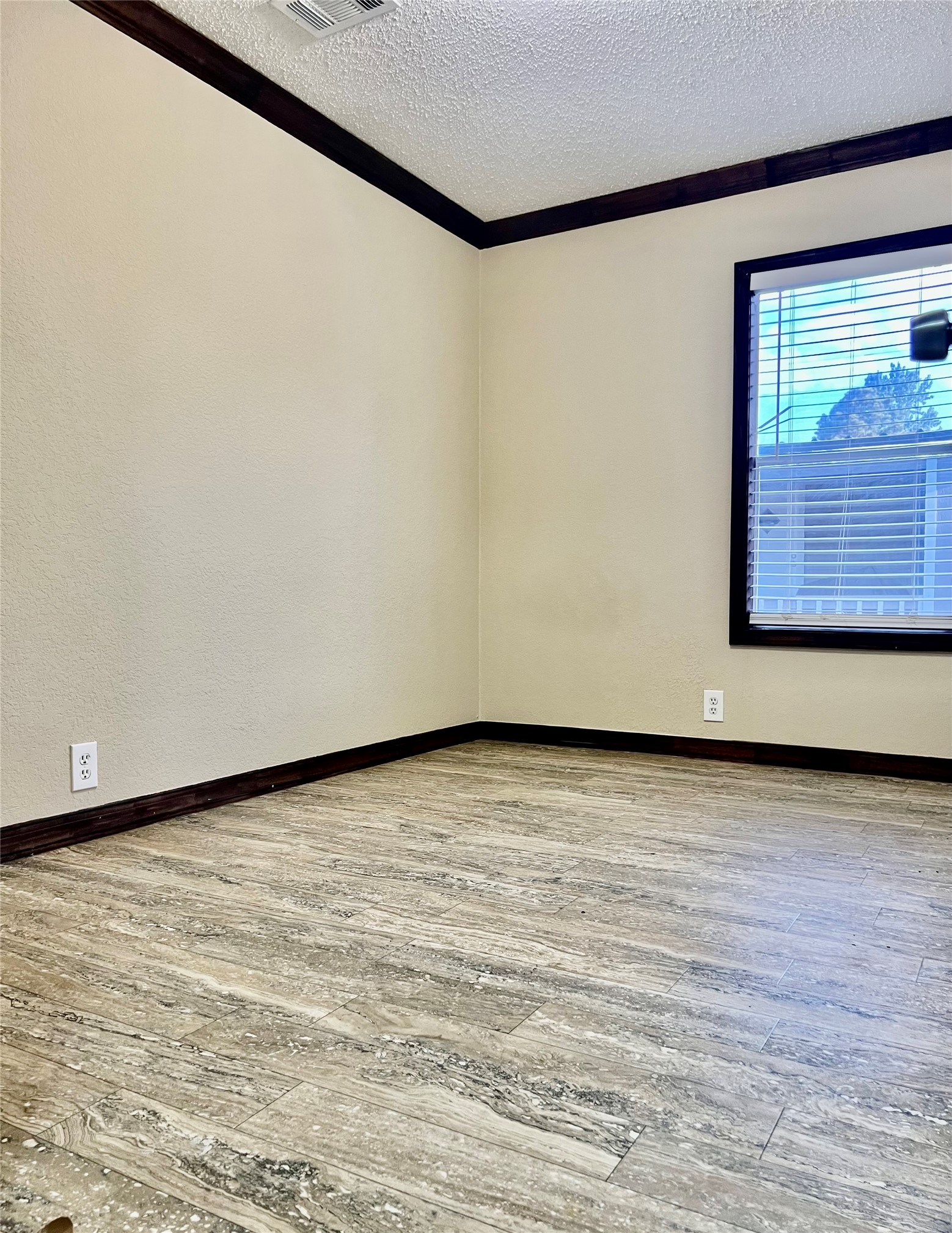 21044 S Sabine Drive Property Photo 9