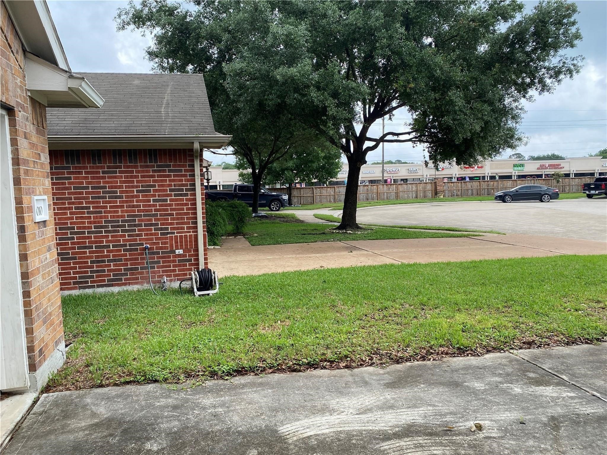 5010 Bridgevalley Court Property Photo 2