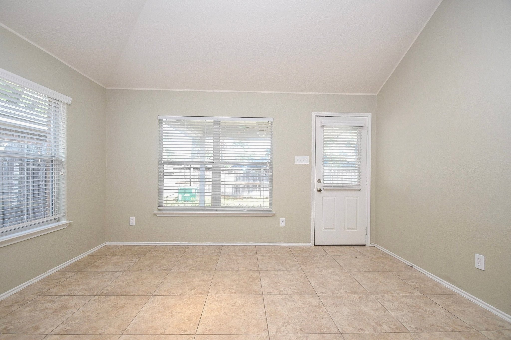 5010 Bridgevalley Court Property Photo 8