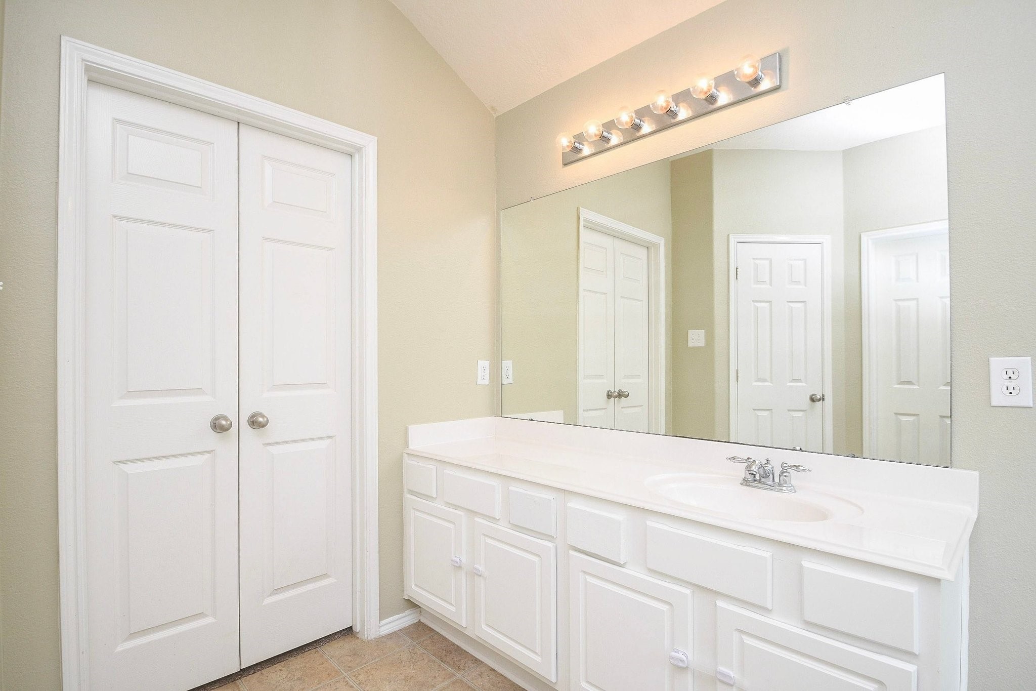 5010 Bridgevalley Court Property Photo 25
