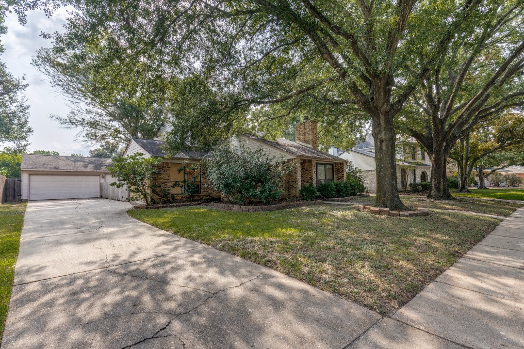 8214 Pine Falls Drive Property Photo 1