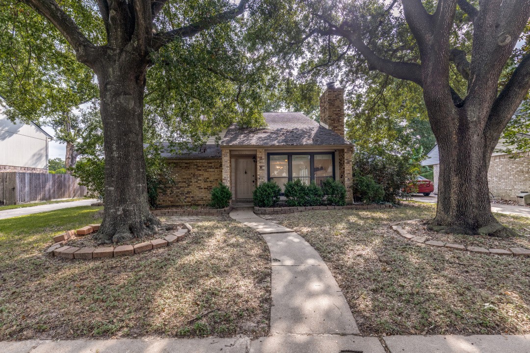 8214 Pine Falls Drive Property Photo 2