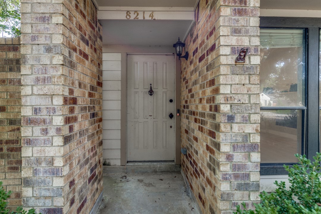8214 Pine Falls Drive Property Photo 4