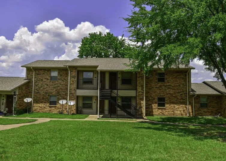 1301 W College St Property Photo 3