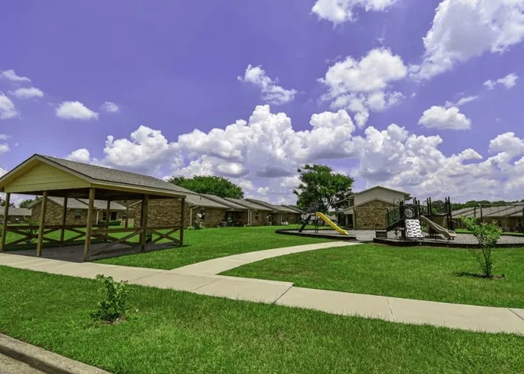 1301 W College St Property Photo 4