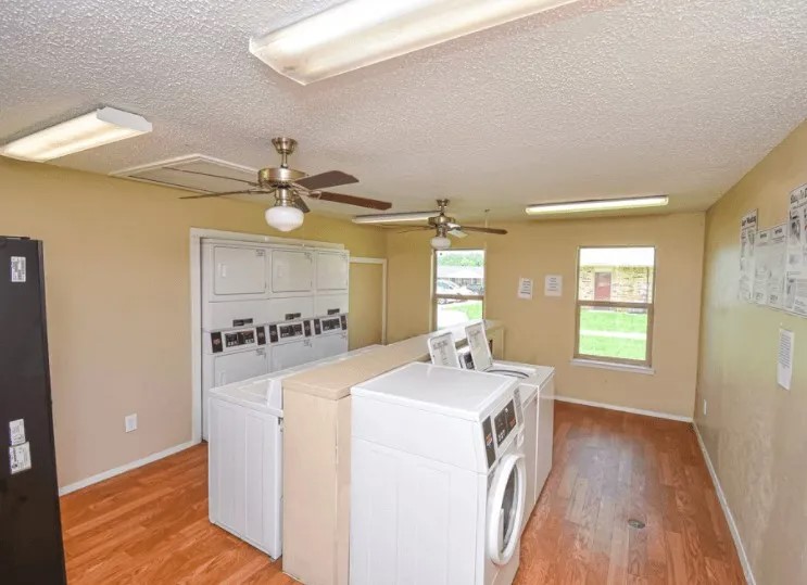1301 W College St Property Photo 6