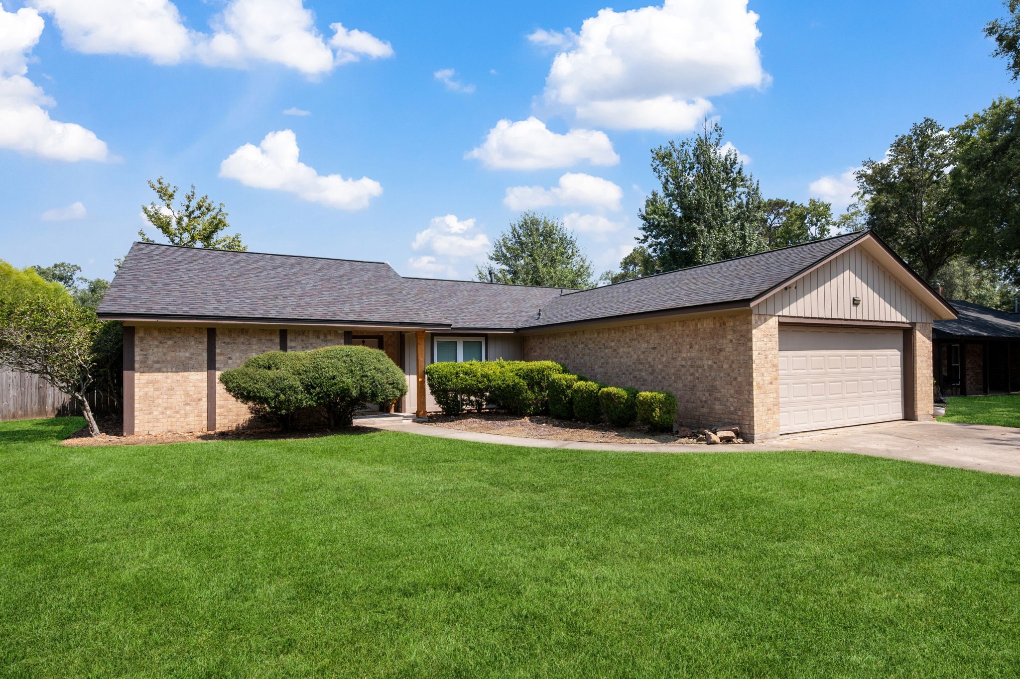 408 Foxmeadow Lane Property Photo 6