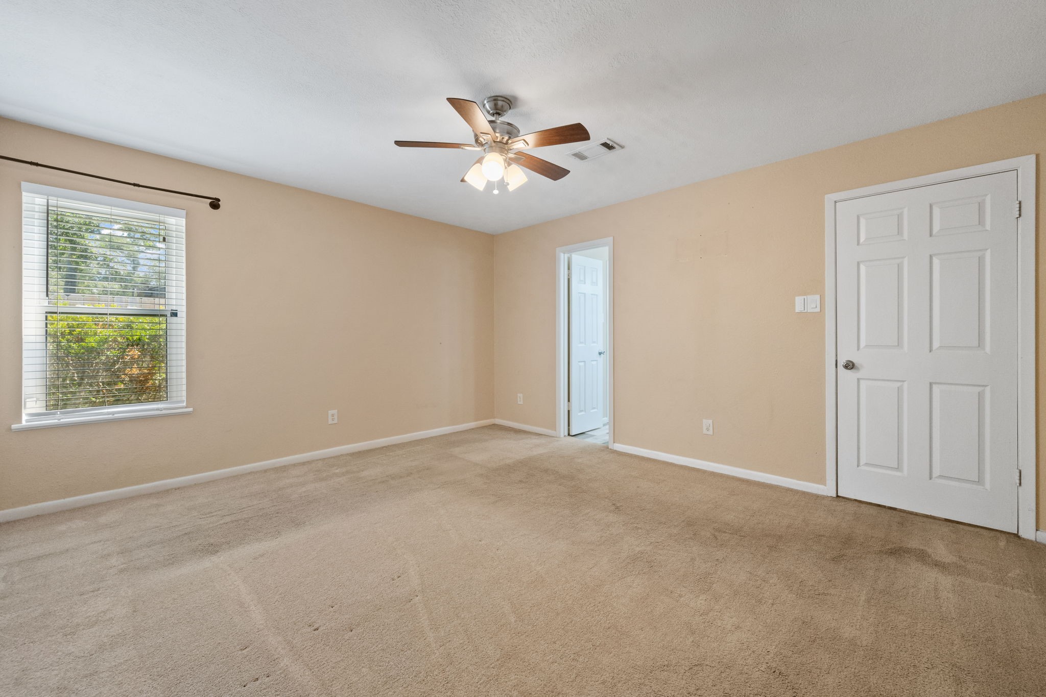 408 Foxmeadow Lane Property Photo 14