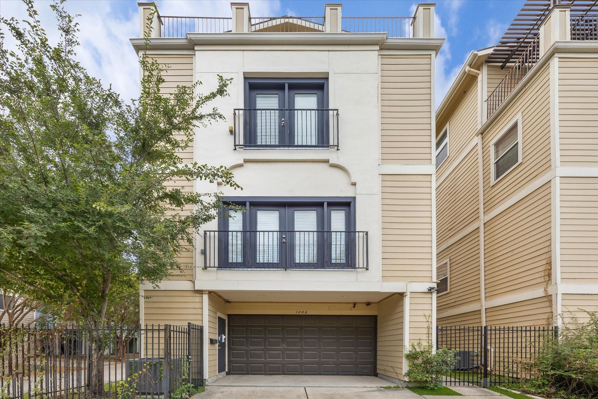 1206 Cushing Street Property Photo 1