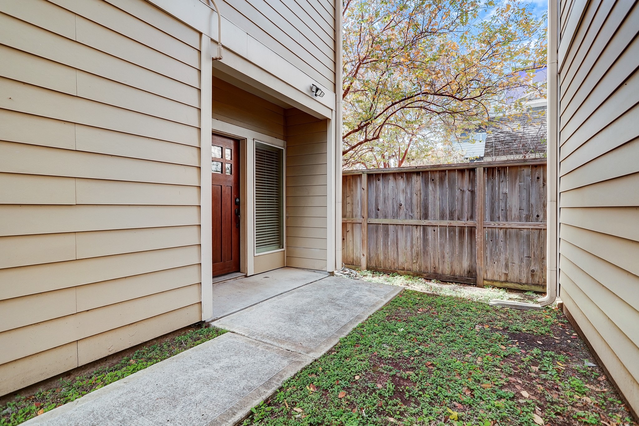 1206 Cushing Street Property Photo 2