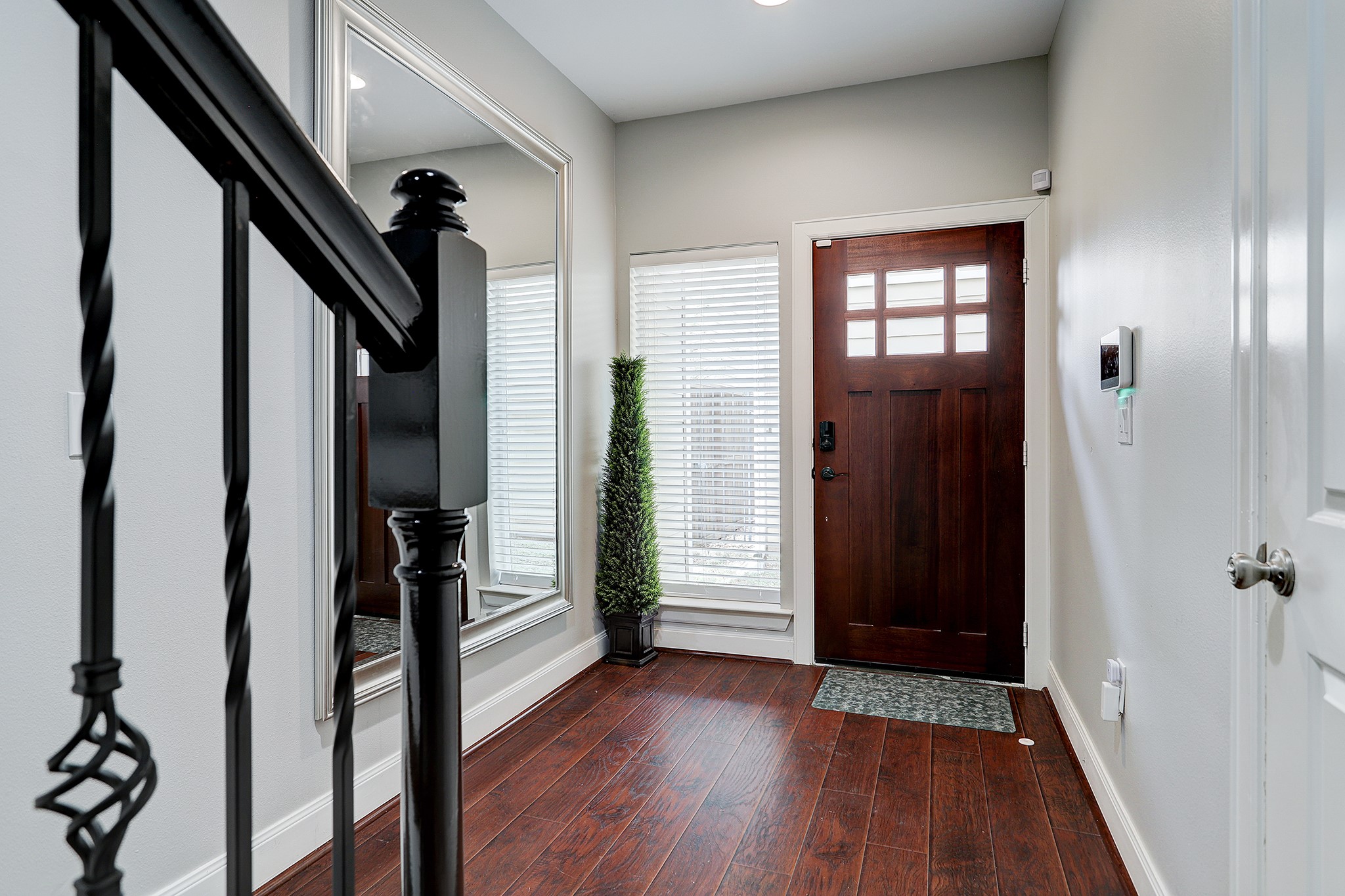 1206 Cushing Street Property Photo 3