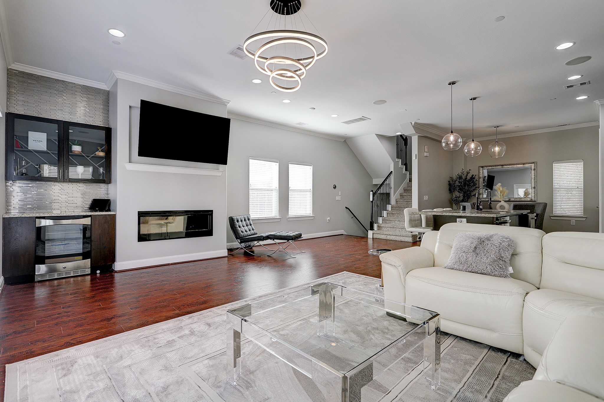 1206 Cushing Street Property Photo 4