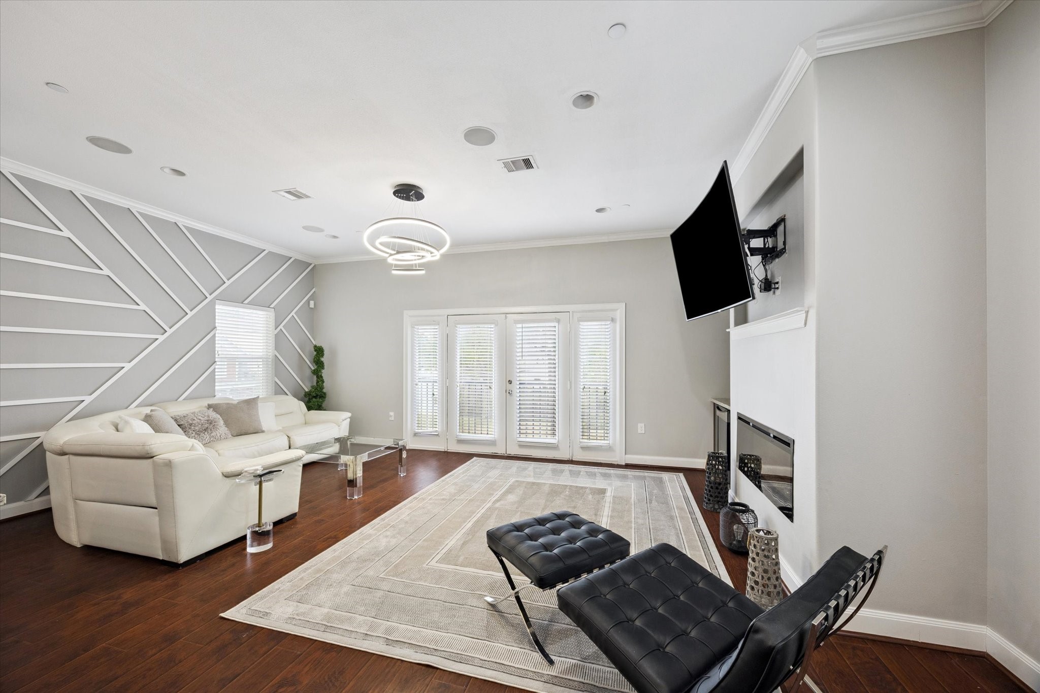 1206 Cushing Street Property Photo 5
