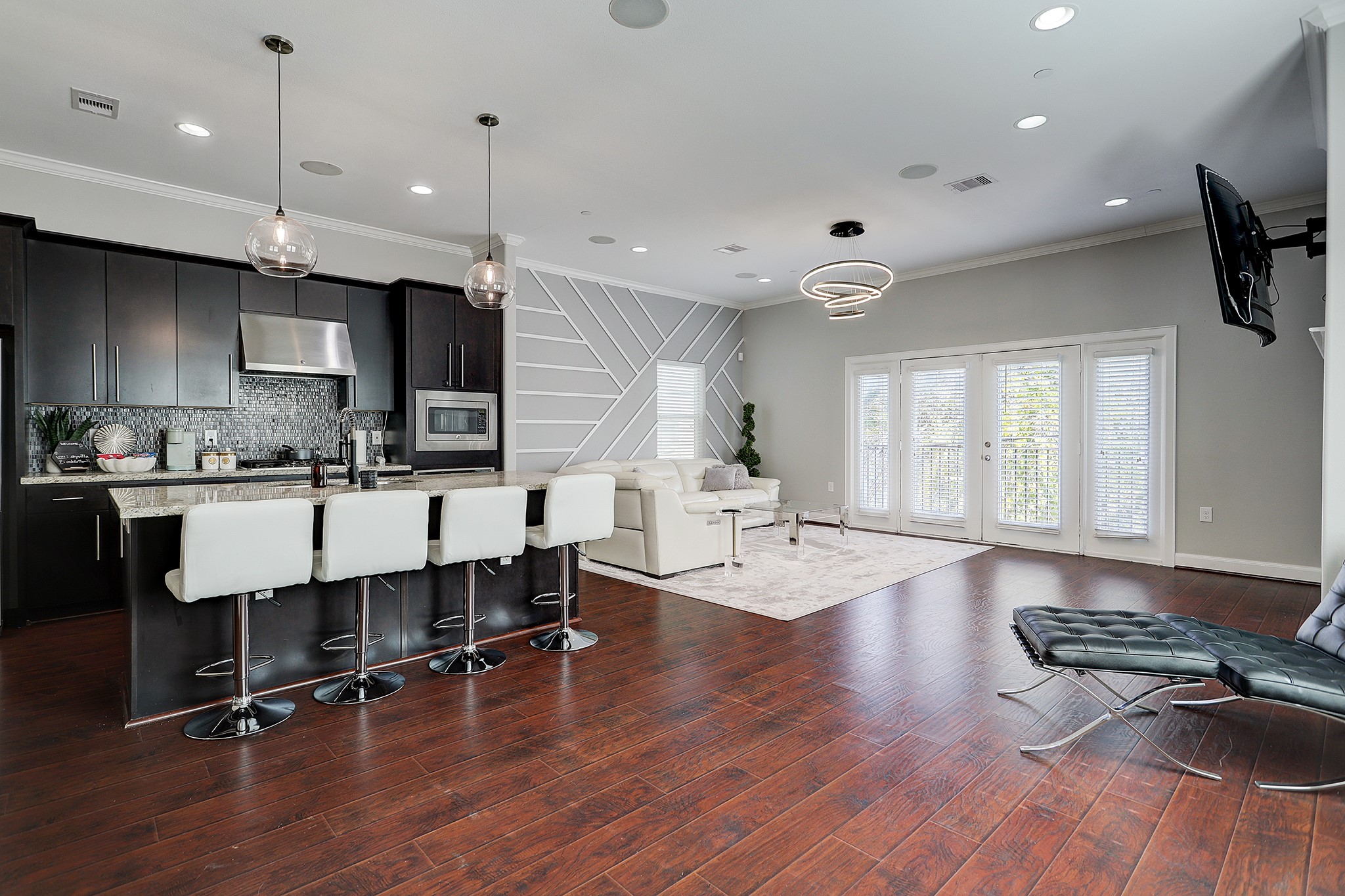 1206 Cushing Street Property Photo 6