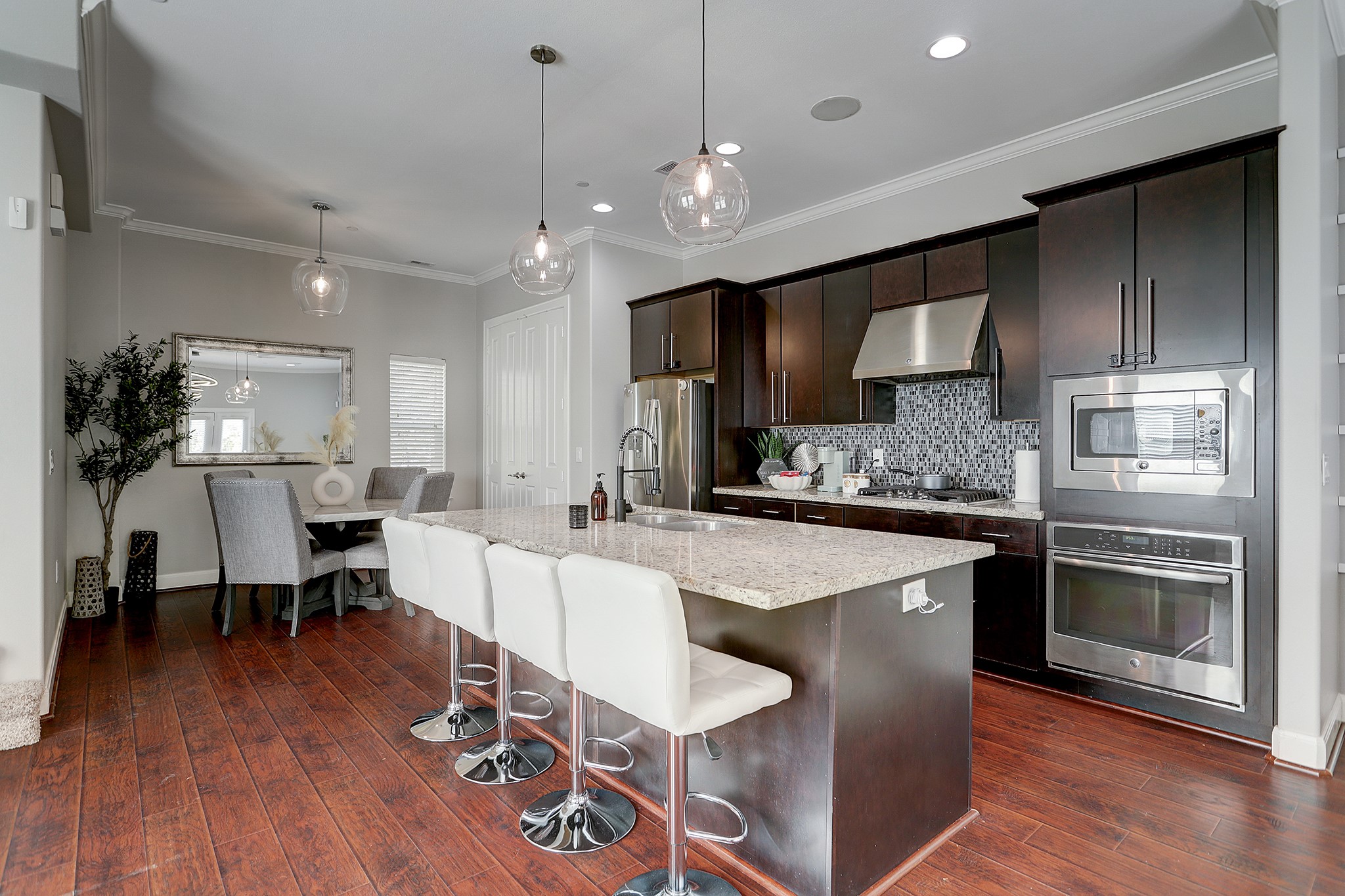 1206 Cushing Street Property Photo 7