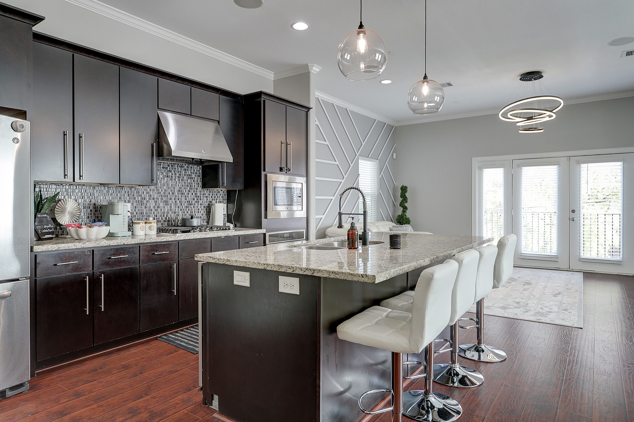 1206 Cushing Street Property Photo 8