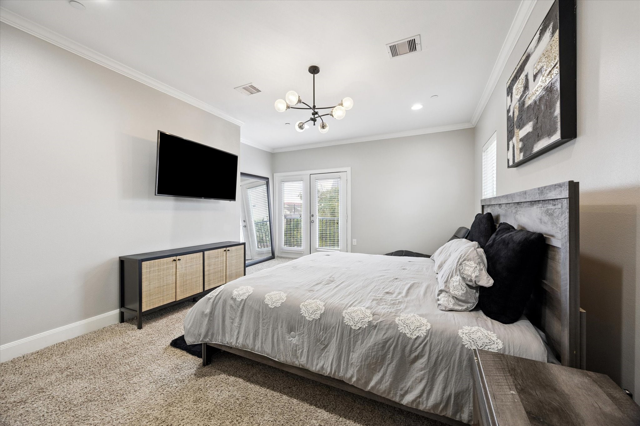 1206 Cushing Street Property Photo 11