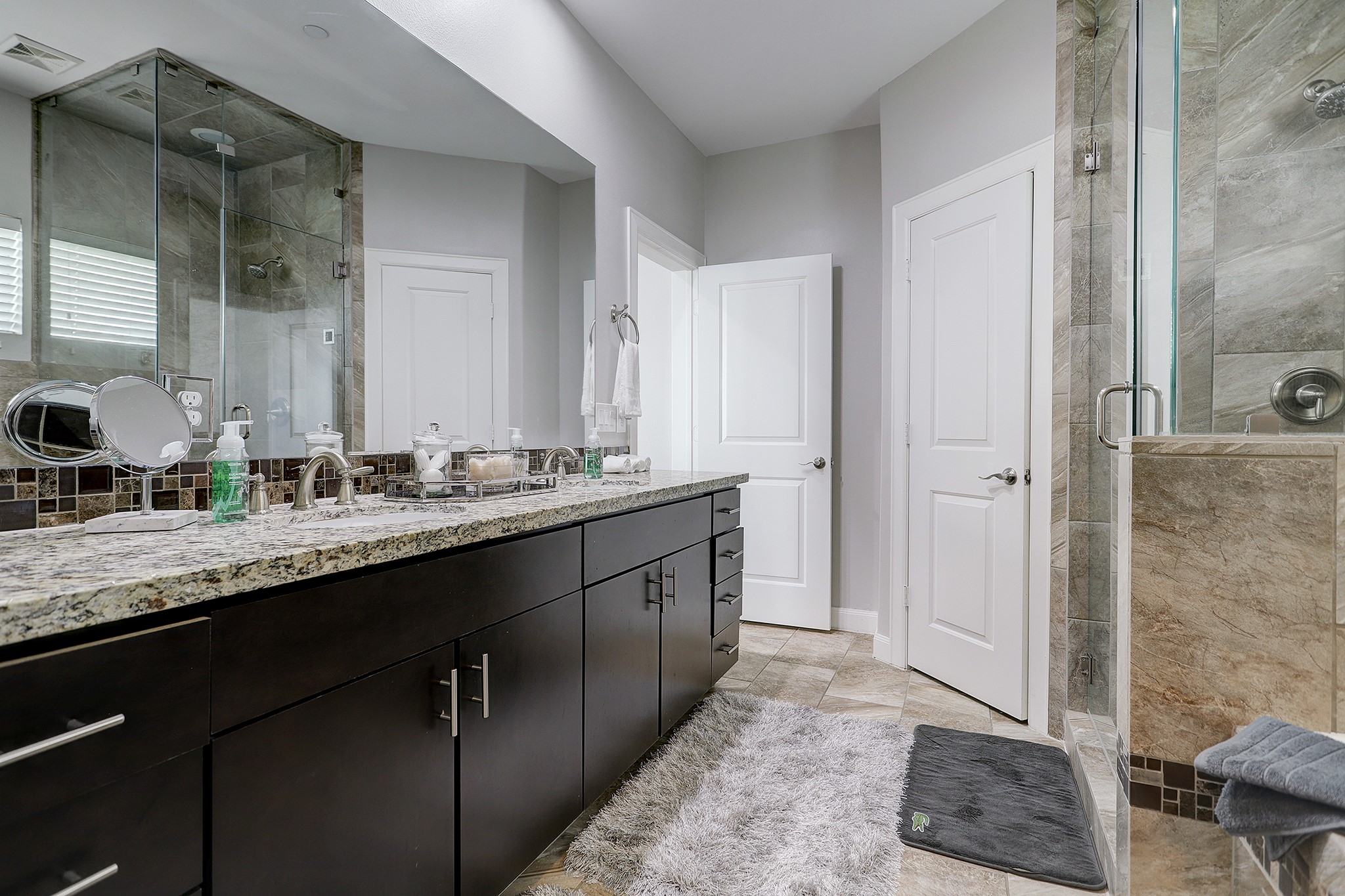 1206 Cushing Street Property Photo 13