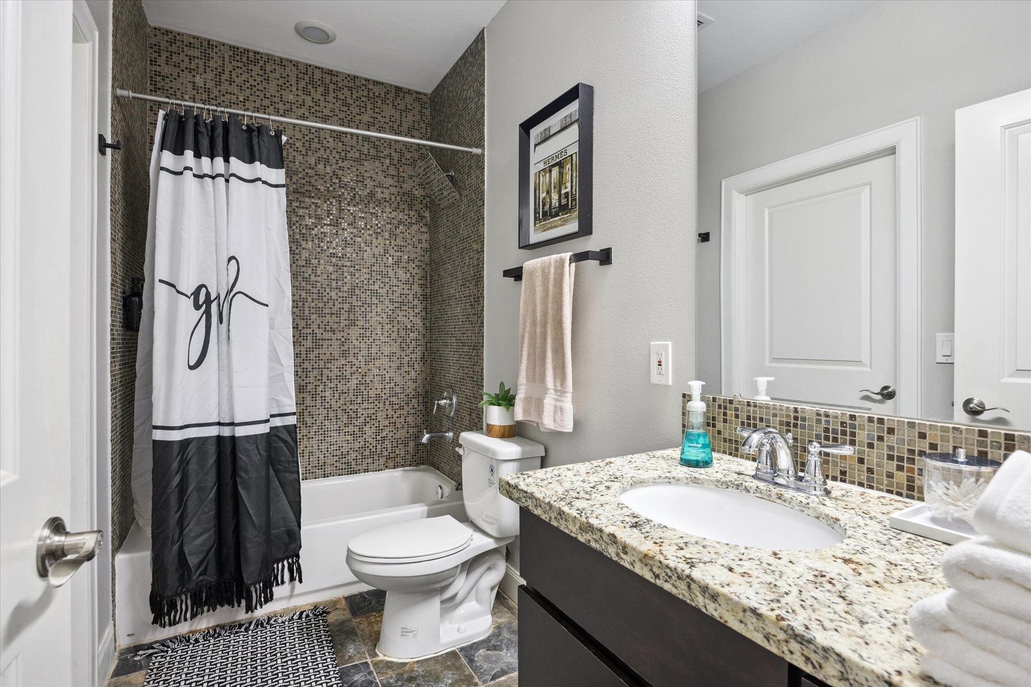 1206 Cushing Street Property Photo 23