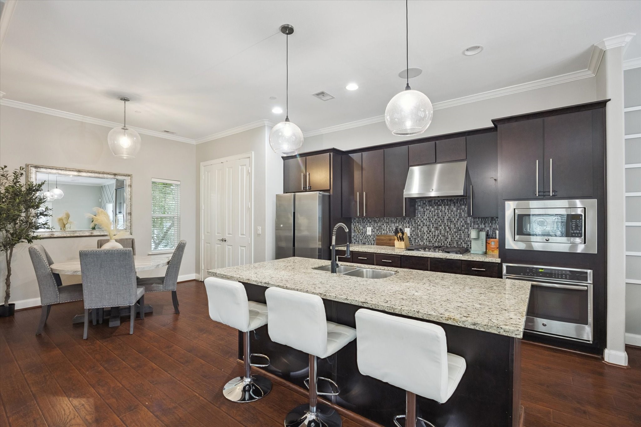 1206 Cushing Street Property Photo 25