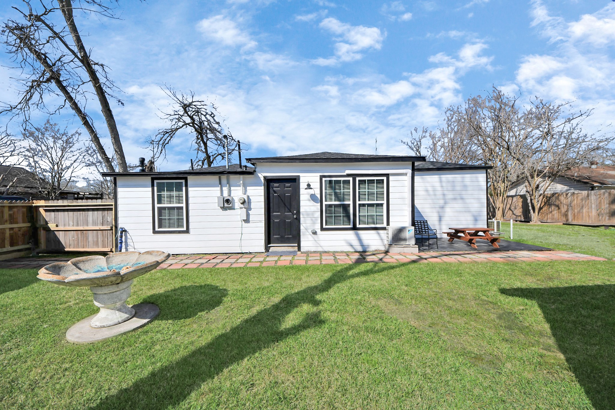 710 Twin Oaks Street B Property Photo