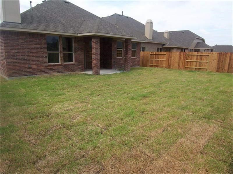 18907 Cove Pointe Dr Drive Property Photo 2