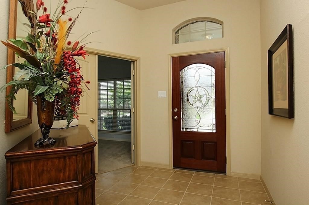 18907 Cove Pointe Dr Drive Property Photo 3