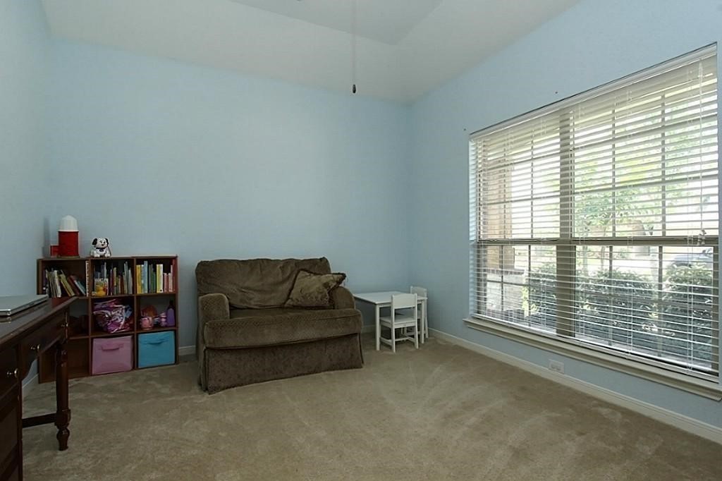 18907 Cove Pointe Dr Drive Property Photo 4