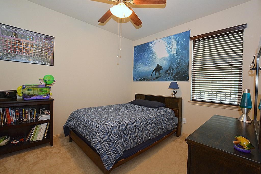 18907 Cove Pointe Dr Drive Property Photo 5