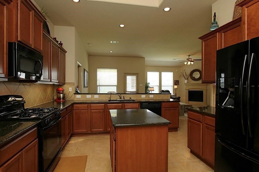 18907 Cove Pointe Dr Drive Property Photo 6