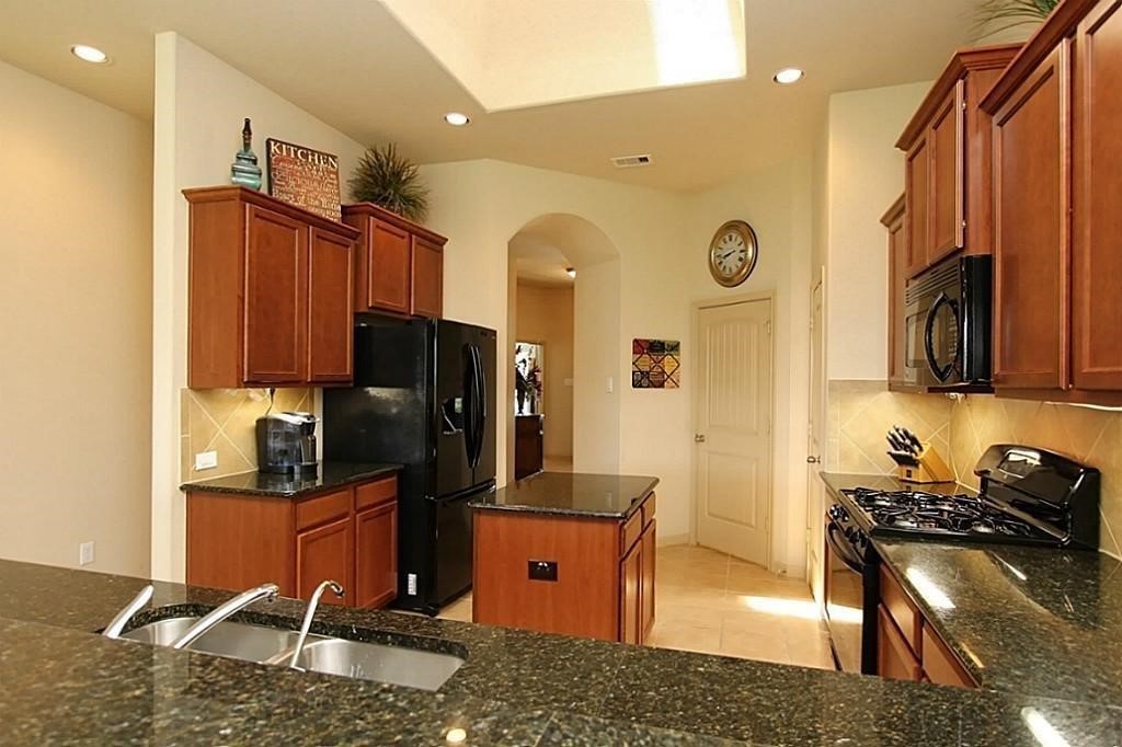 18907 Cove Pointe Dr Drive Property Photo 7