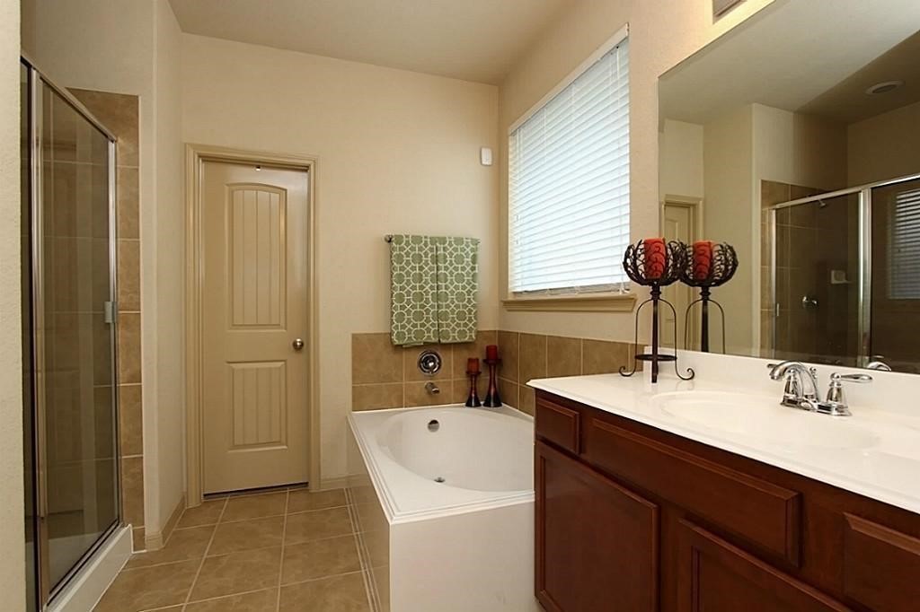 18907 Cove Pointe Dr Drive Property Photo 12