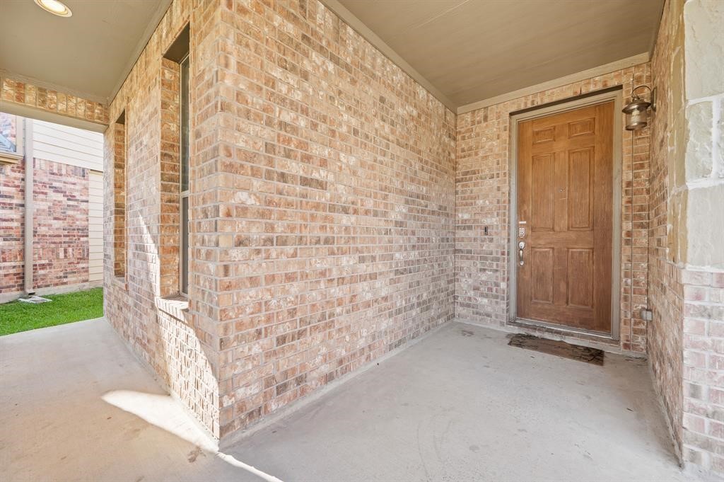 16402 Williamstown Drive Property Photo 4