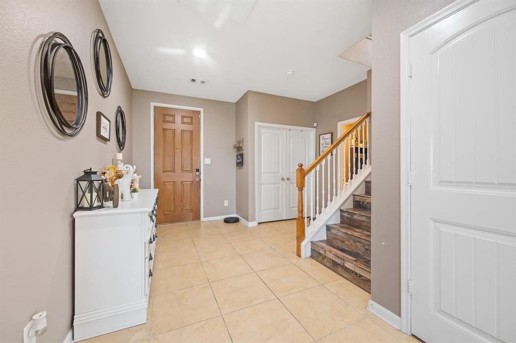 16402 Williamstown Drive Property Photo 6