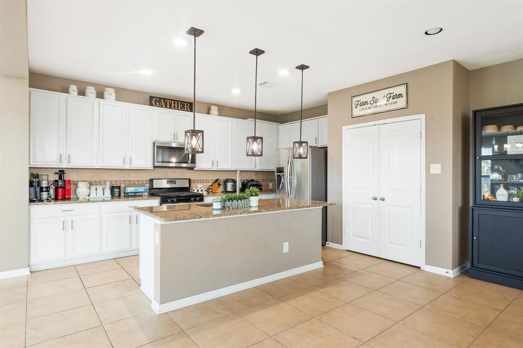 16402 Williamstown Drive Property Photo 13