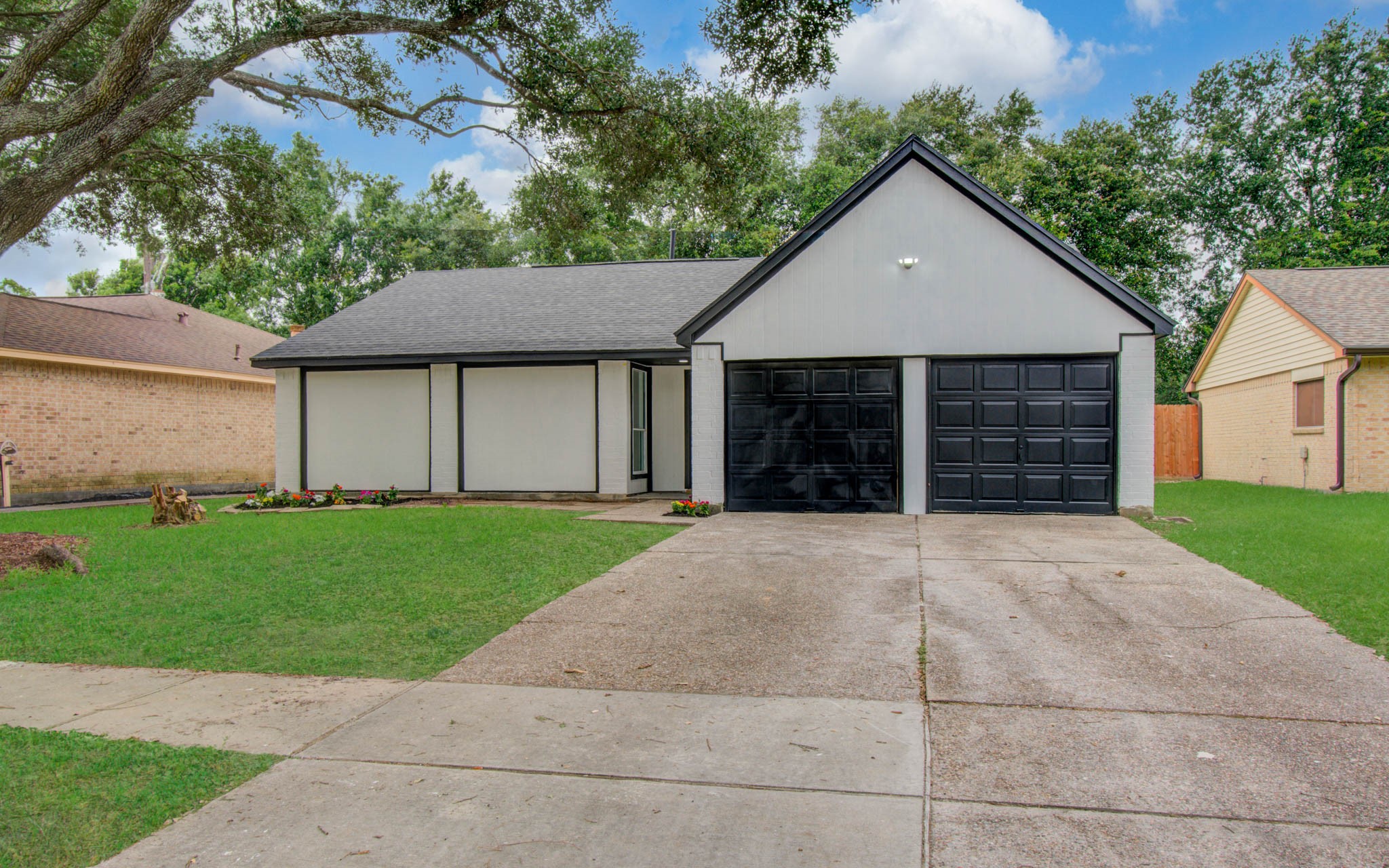 24127 Spring Towne Drive Property Photo 2