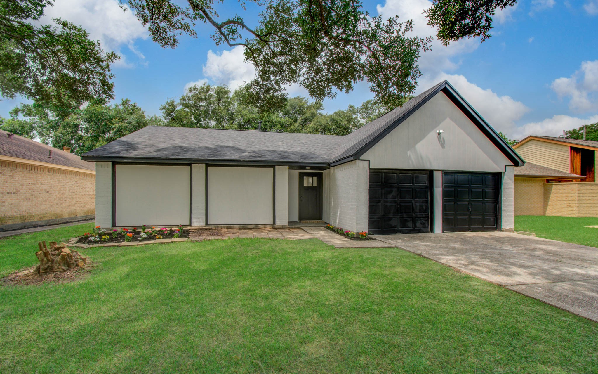 24127 Spring Towne Drive Property Photo 3
