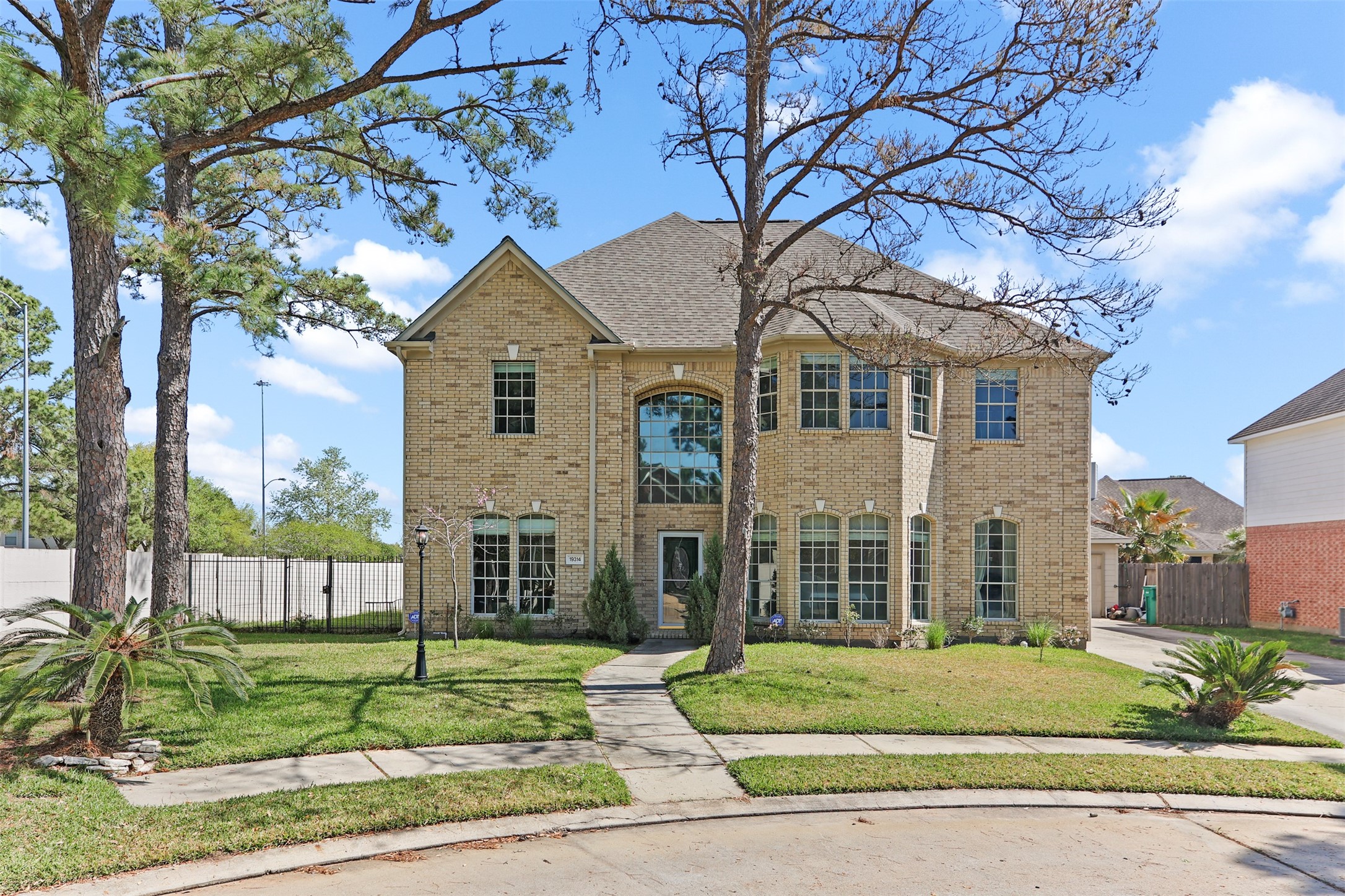 Canyon Pointe Elementary School Real Estate Listings Main Image